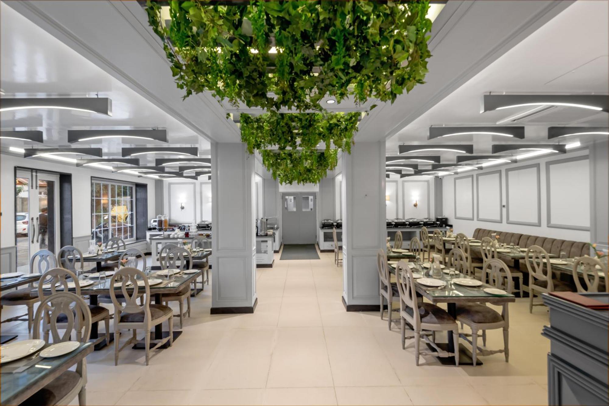 Hotel Grand Boulevard Durgjan Eksteriør bilde