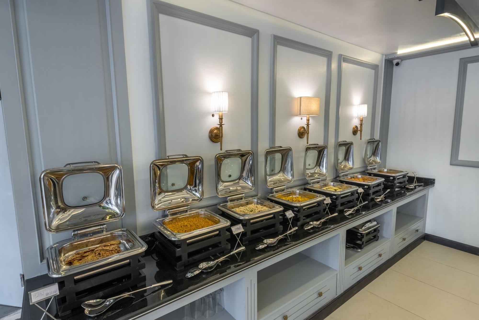Hotel Grand Boulevard Durgjan Eksteriør bilde