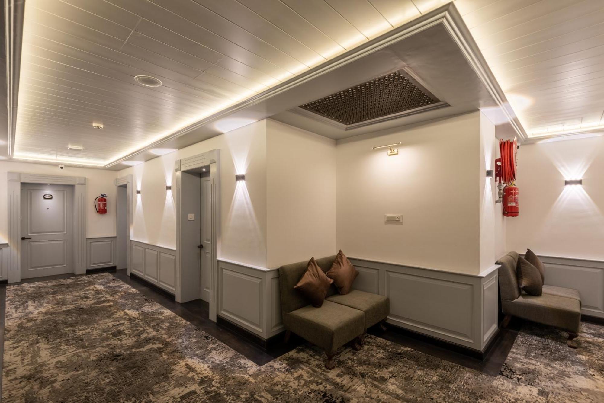 Hotel Grand Boulevard Durgjan Eksteriør bilde